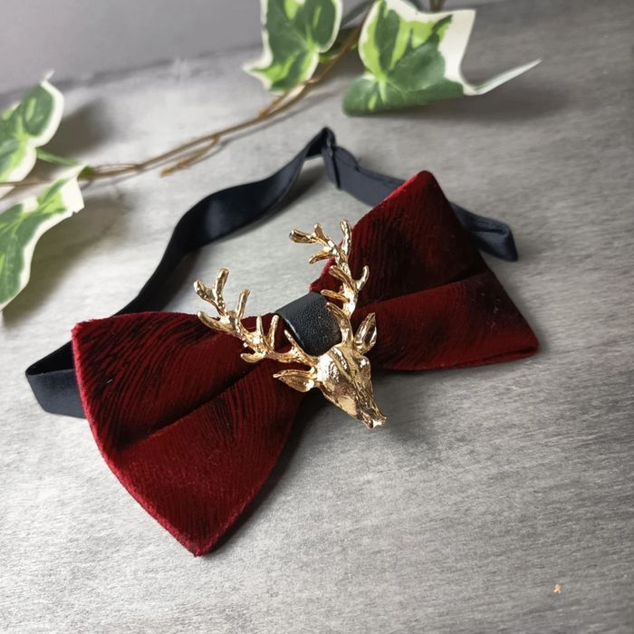 Mucha męska – nowa, bordowa, z ozdobą jelonka, elegancka, regulowana