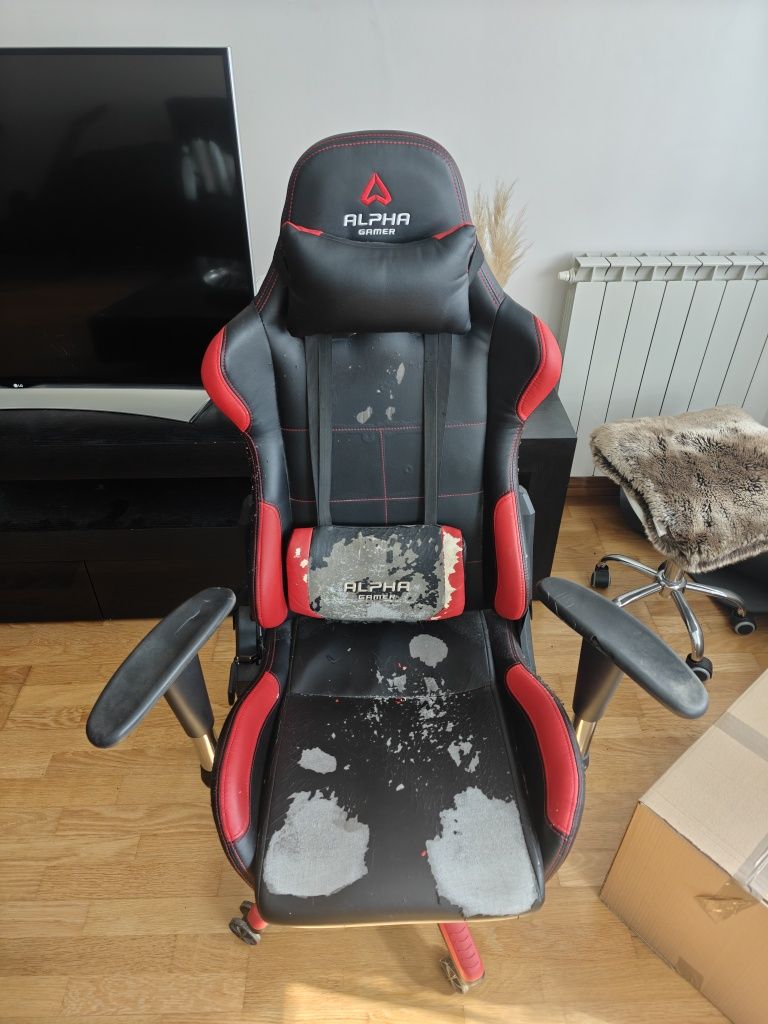 Cadeira alpha gamer usada e com danos