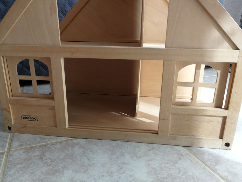 Casa de munecas de madeira