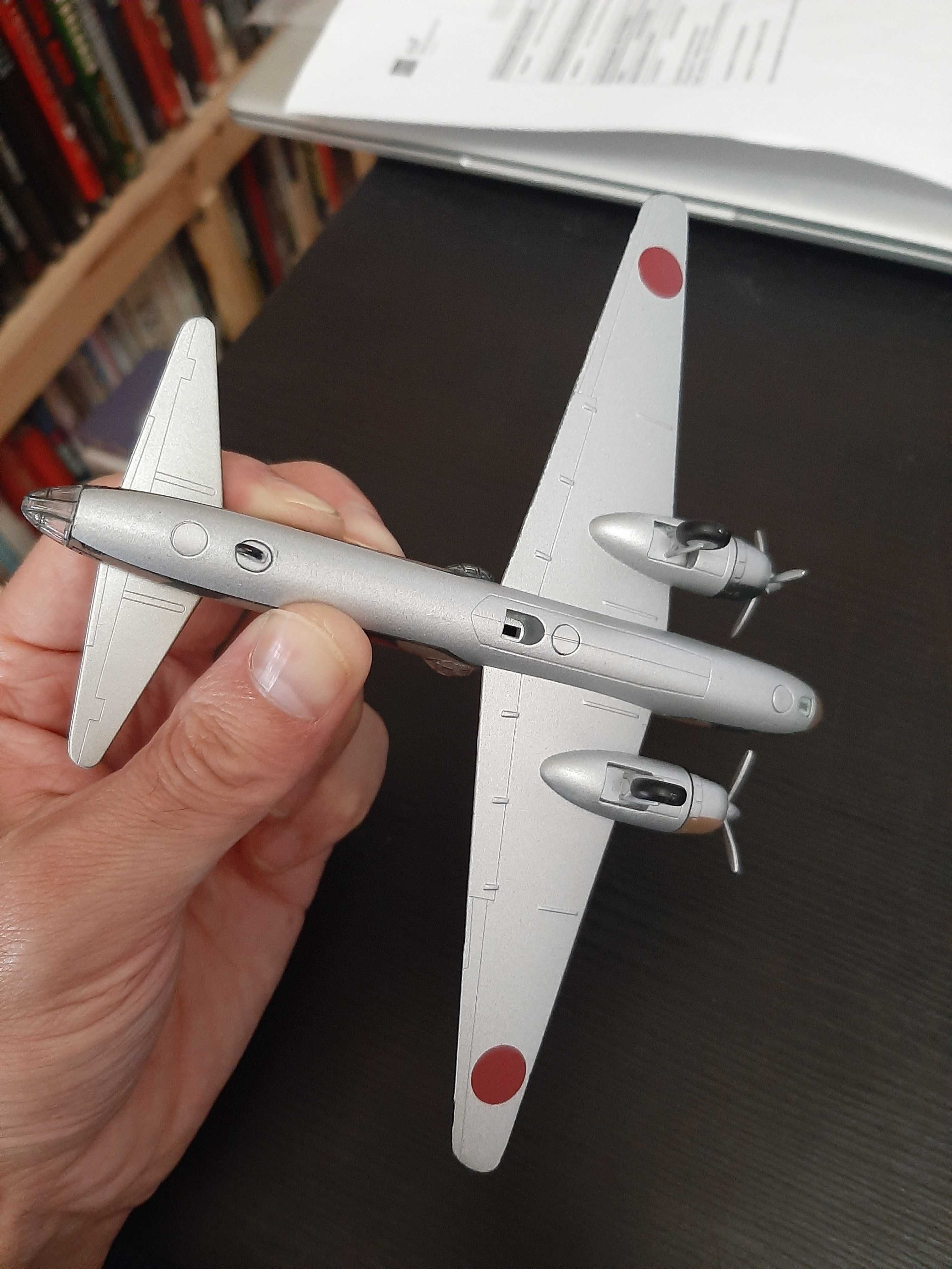 Mitsubishi G4M "Betty" - 1941 - 1:144 - World War II Planes - Japão