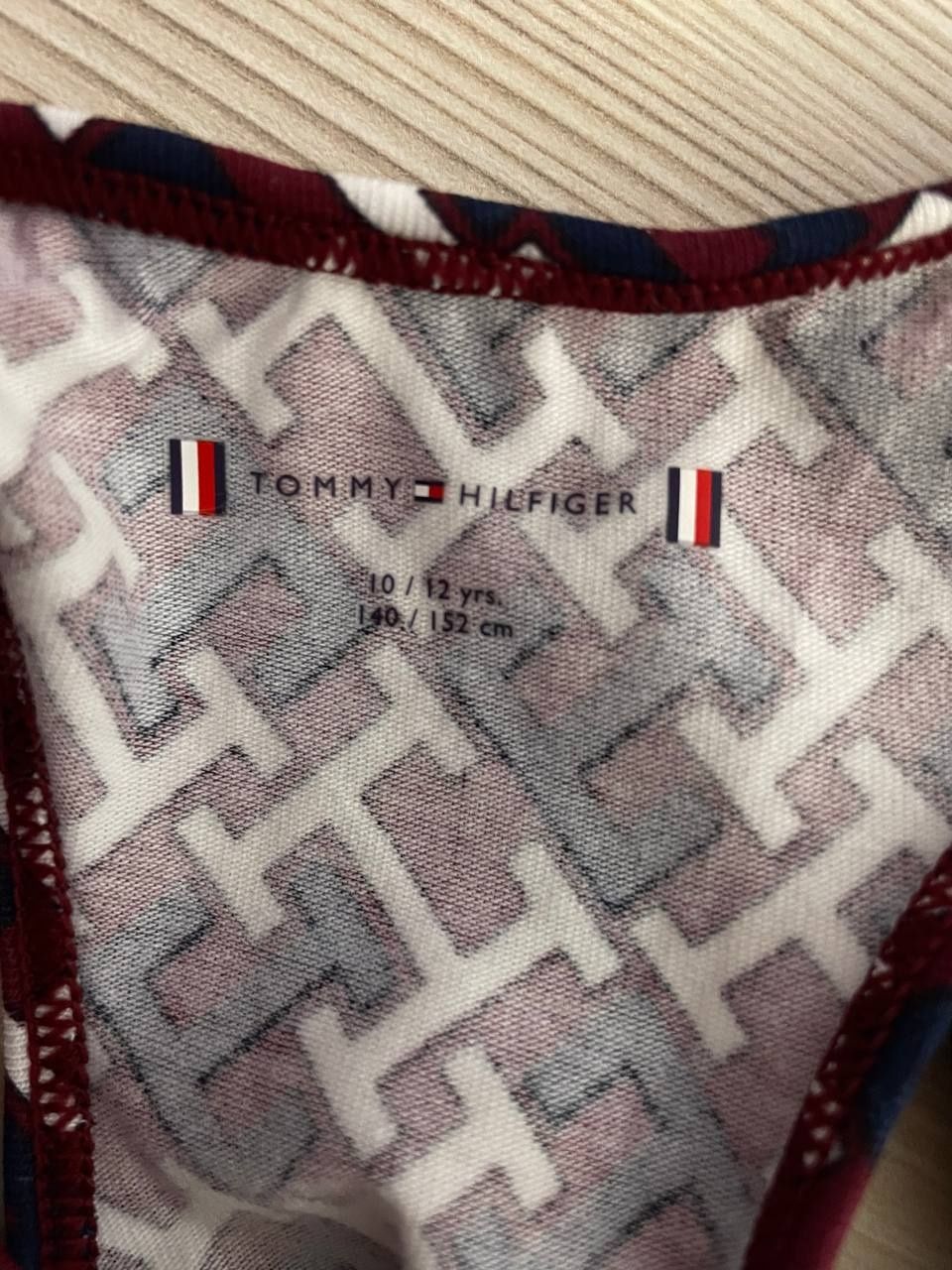 Топ Tommy Hilfiger XS і 2 топа на 10-12 лет