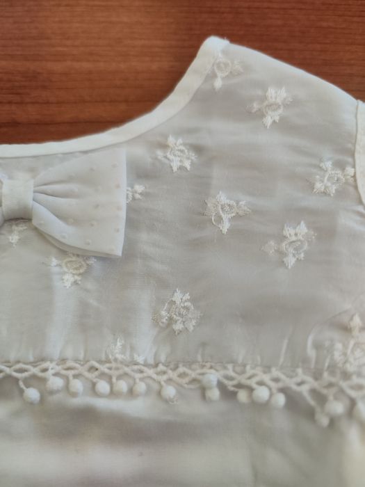 Blusa branca de menina