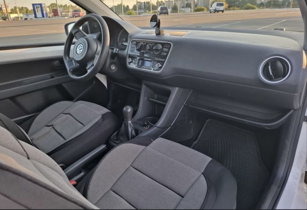 Volkswagen UP! 2013 року бензин