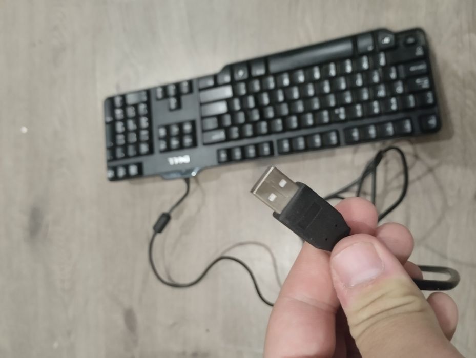 Клавіатура б/у але в дуже гарному стані