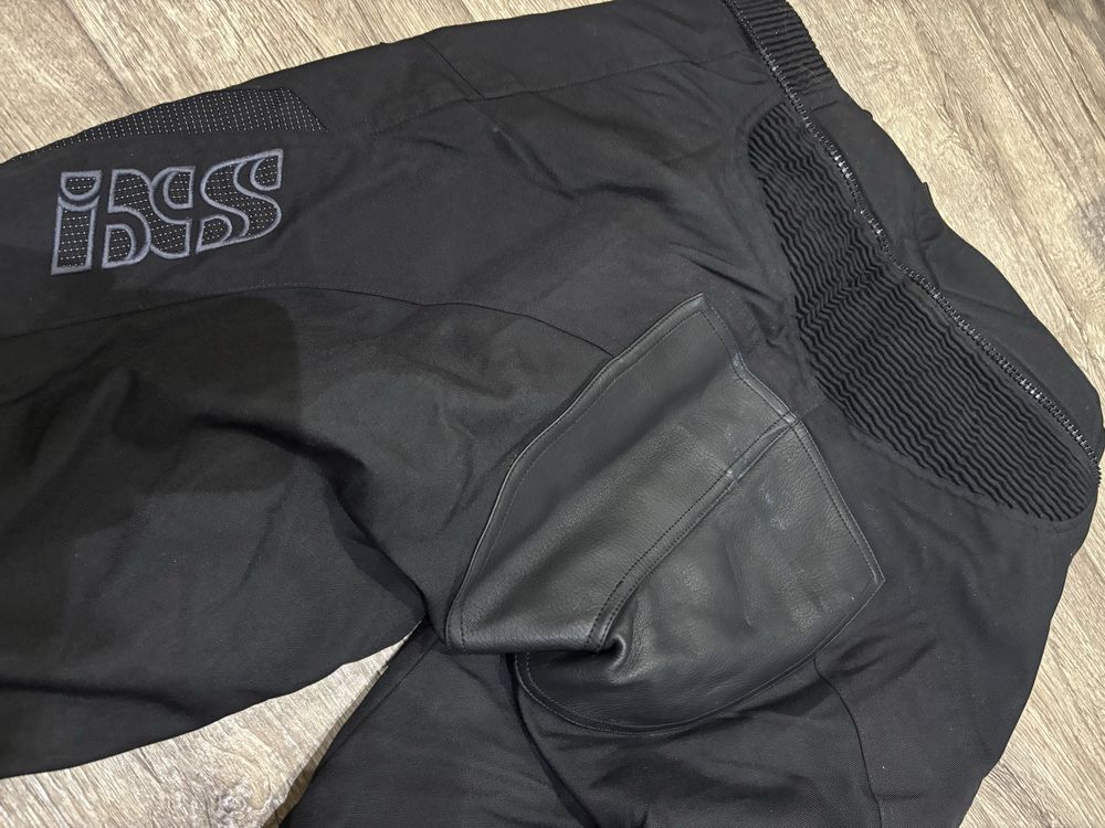 Мотоштани CORDURA розмір Л. без захисту на колінах, збоку на бедрах є