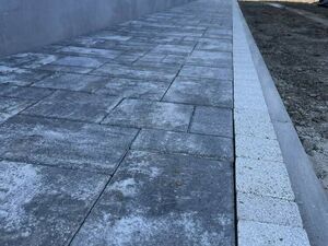 Вкладання та продаж бруківки. Бруківка