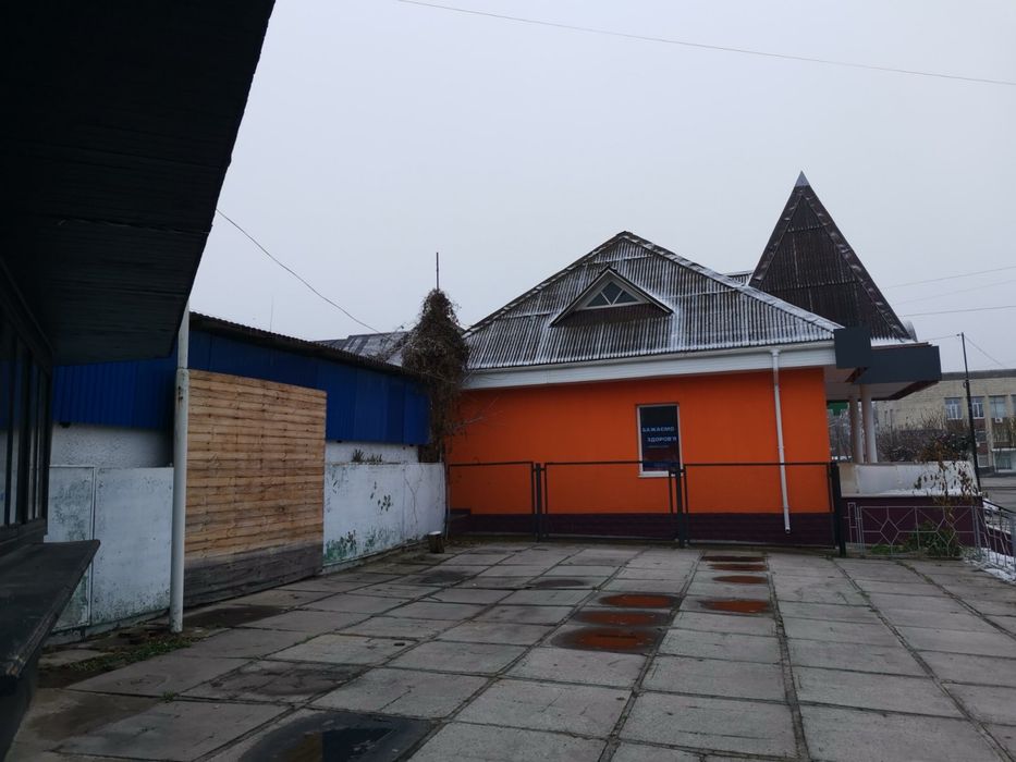 Продається площадка із магазином