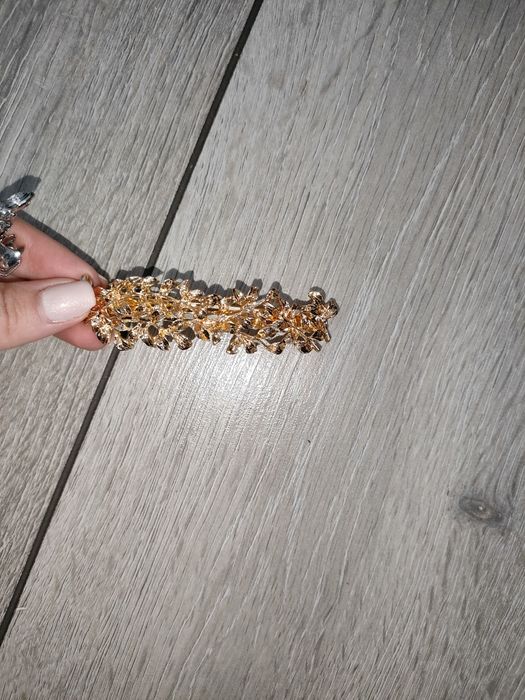 Spinka do włosów w kolorze złotym w kształcie liści metalowa