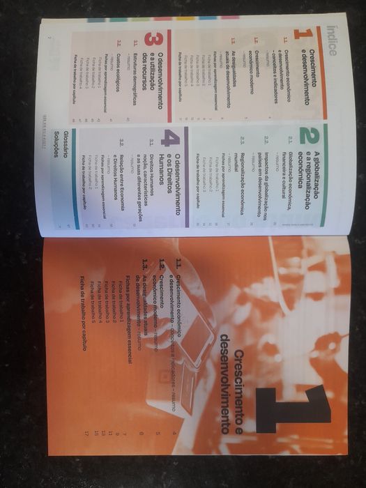 Caderno de Exercícios Economia 12°Ano da Porto Editora