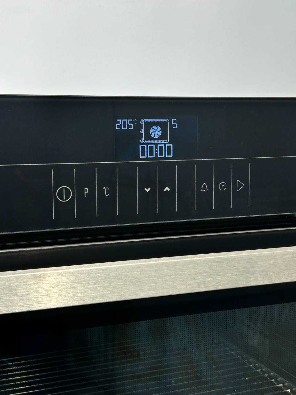 Духова шафа Grundig GEBM 25000 BP / з піролізом та сенсорним меню!