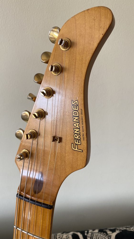 Fernandes Vintage ( Stratocaster Style )