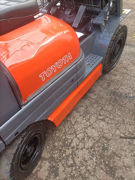 Empilhador Toyota Diesel 2.5 Ton