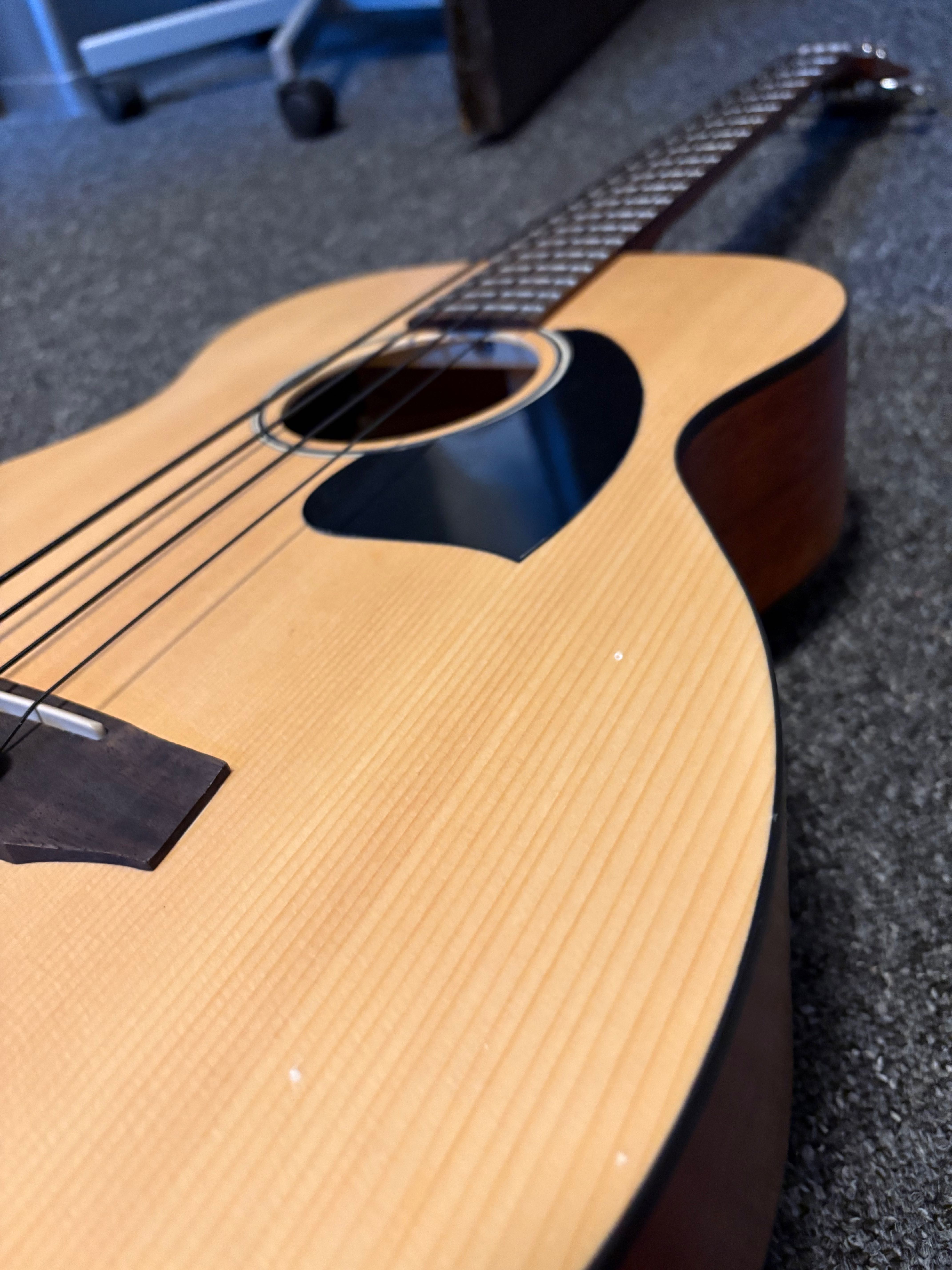 Gitara basowa elektroakustyczna IBANEZ