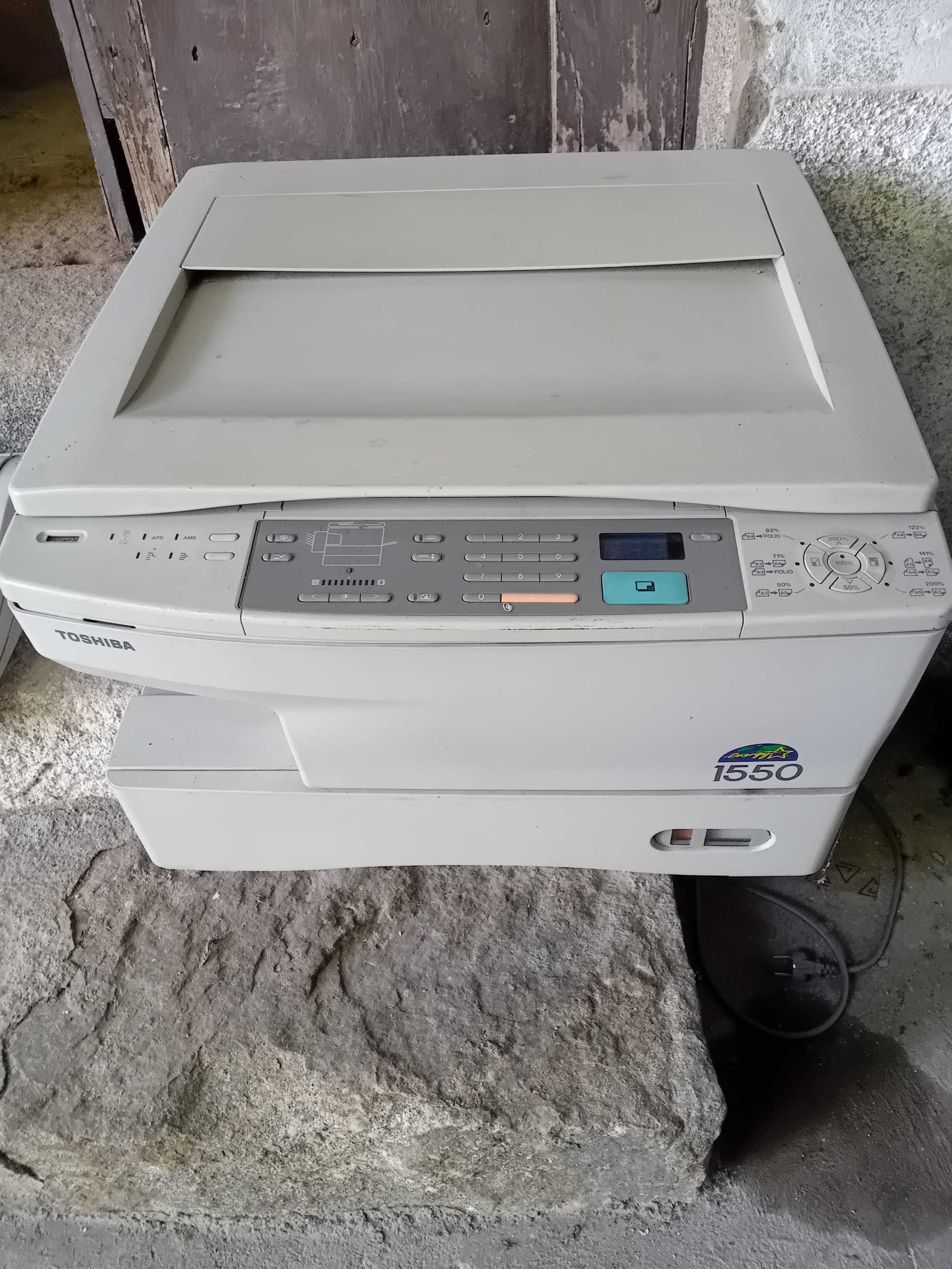 Máquina de fotocópias Toshiba