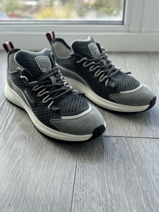 Продам оригинальные мужские кроссовки BALLY