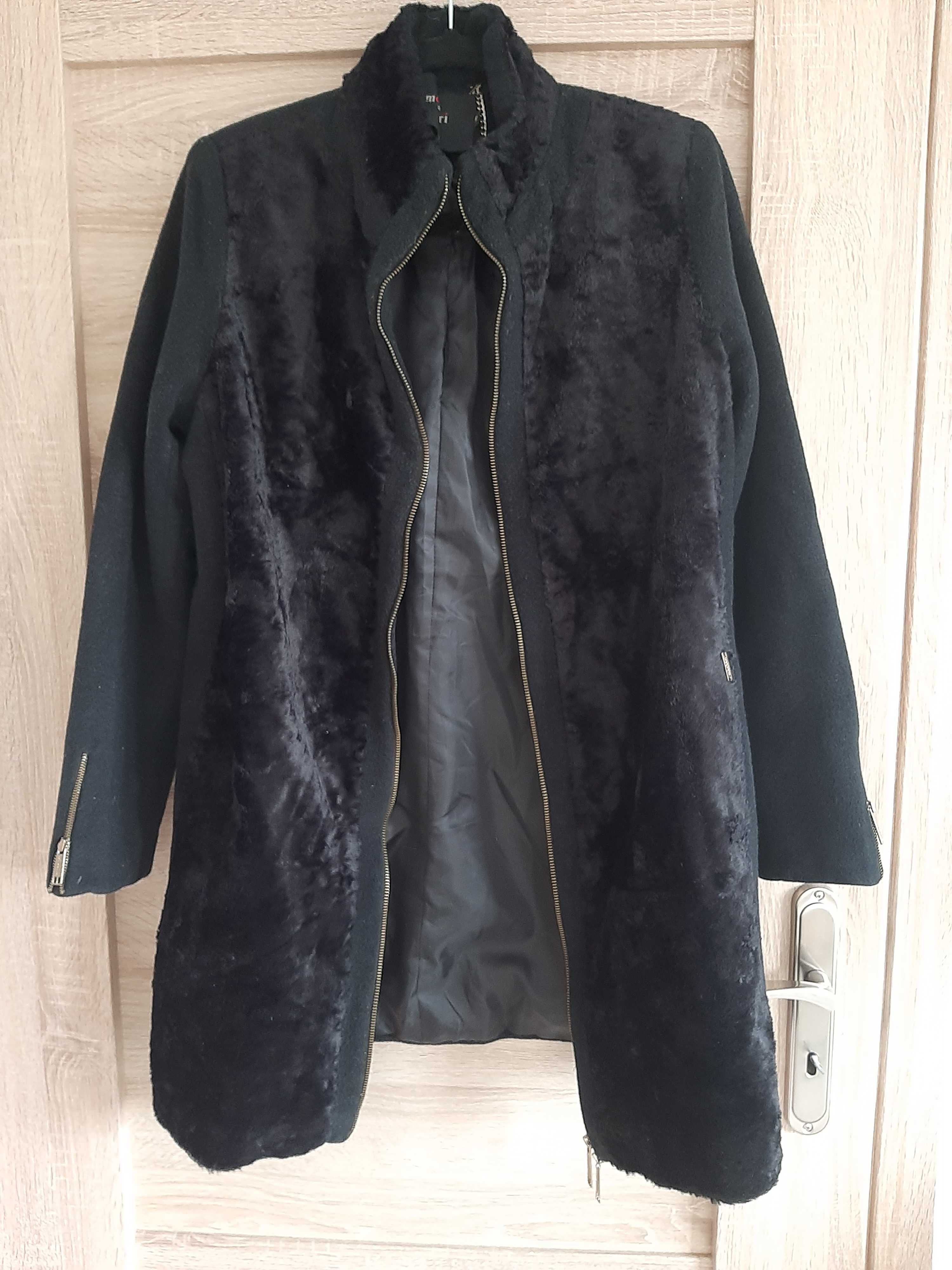 Czarny płaszcz Monnari, wełniany 80%, r.38 miś