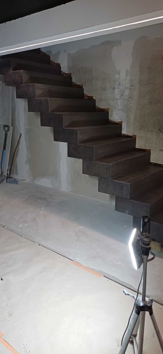 schody na konstrukcji , metalowe ,dywanowe , ażurowe  loft  wewnętrzne