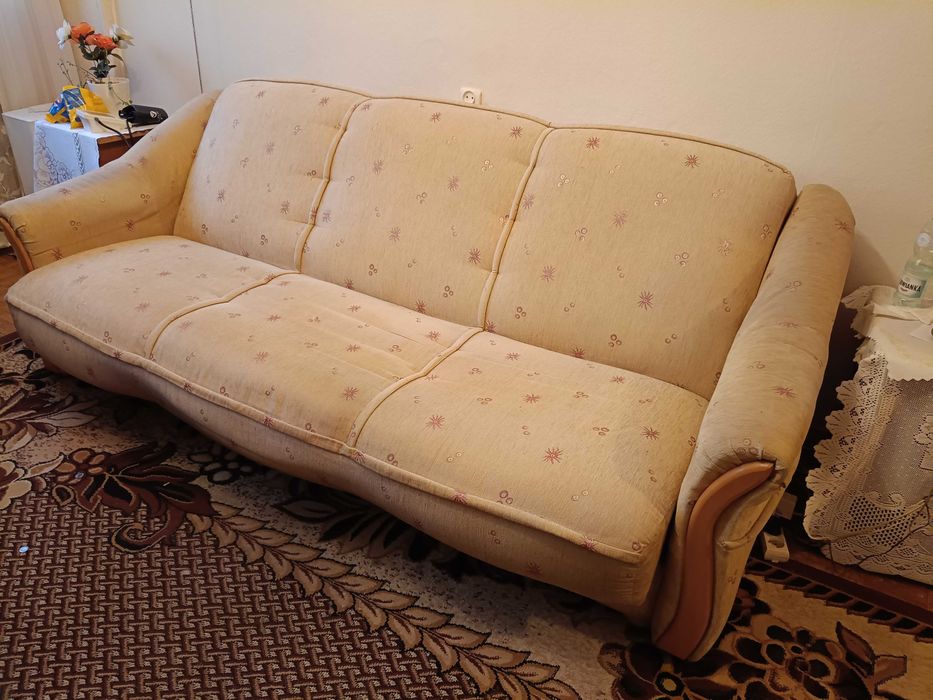 Wersalka sofa rozkładana z pojemnikiem na pościel