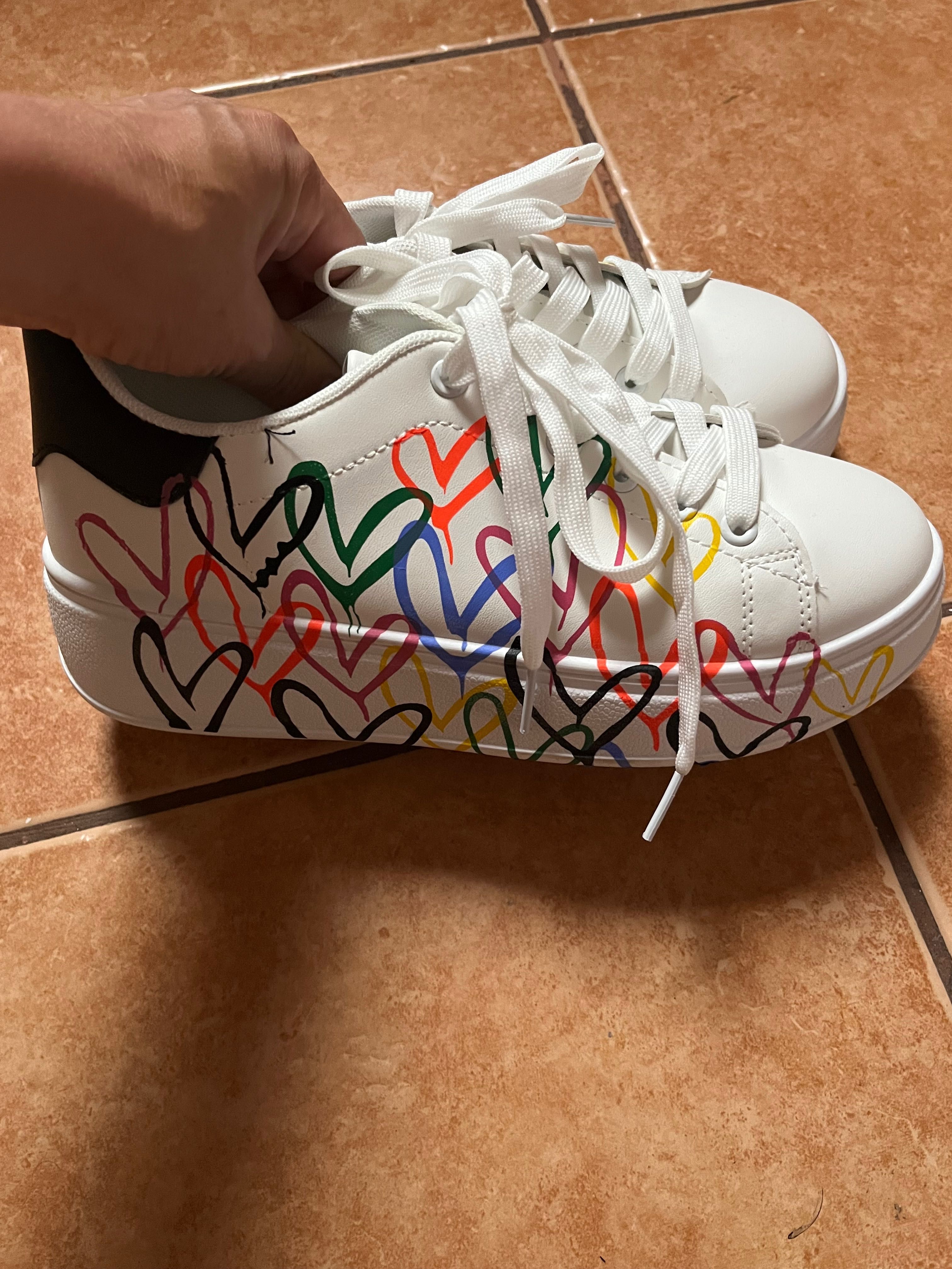 Nowe białe adidasy