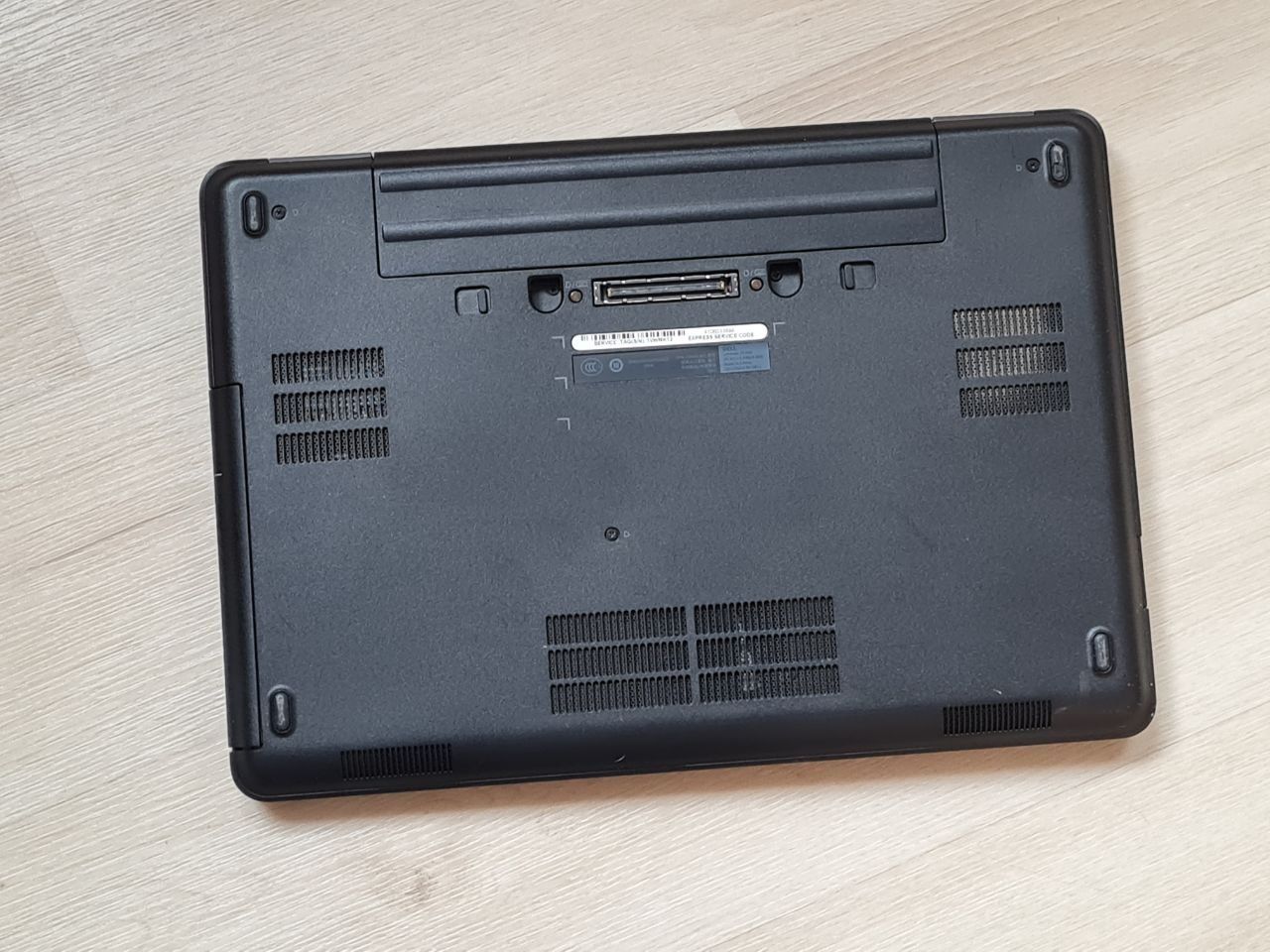 Dell E5440 i3-4030u/ssd 400гб/озу 8гб/батарея 3 часа