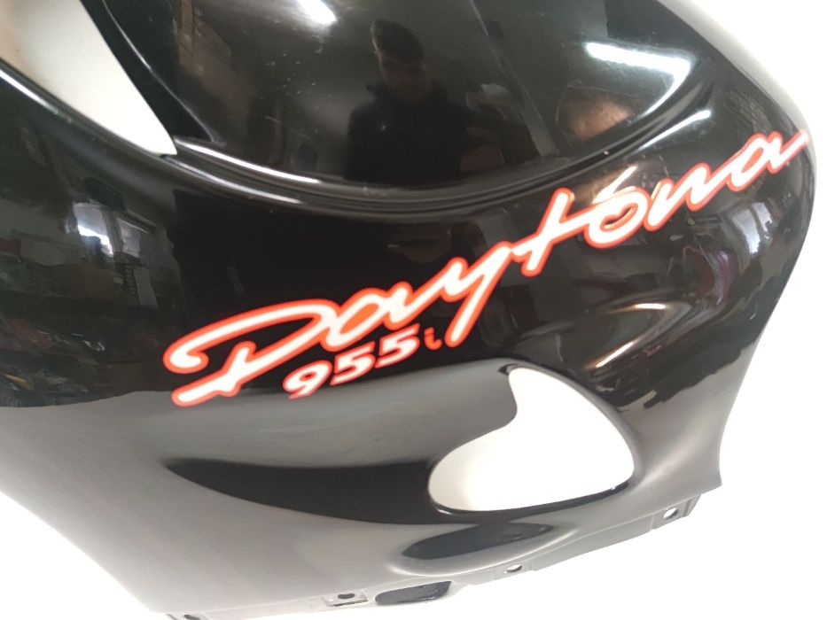 Triumph Daytona 955 i Owiewka Lewa Oryginał Czarna Boczek Plastik