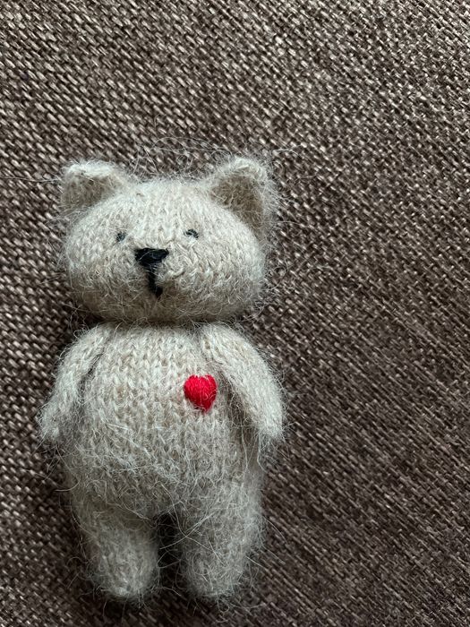 Вʼязаний ведмедик ручна робота
