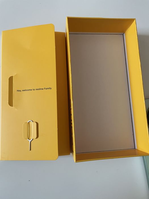 Nowy Telefon Realme 12x 5G i nowe słuchawki Realme buds T200lite