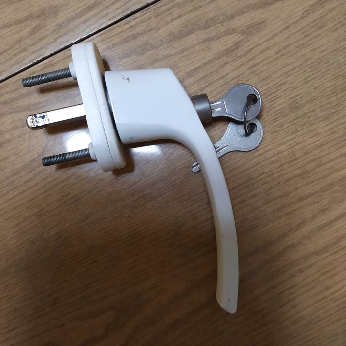 Klamka drzwi pcv na kluczyk