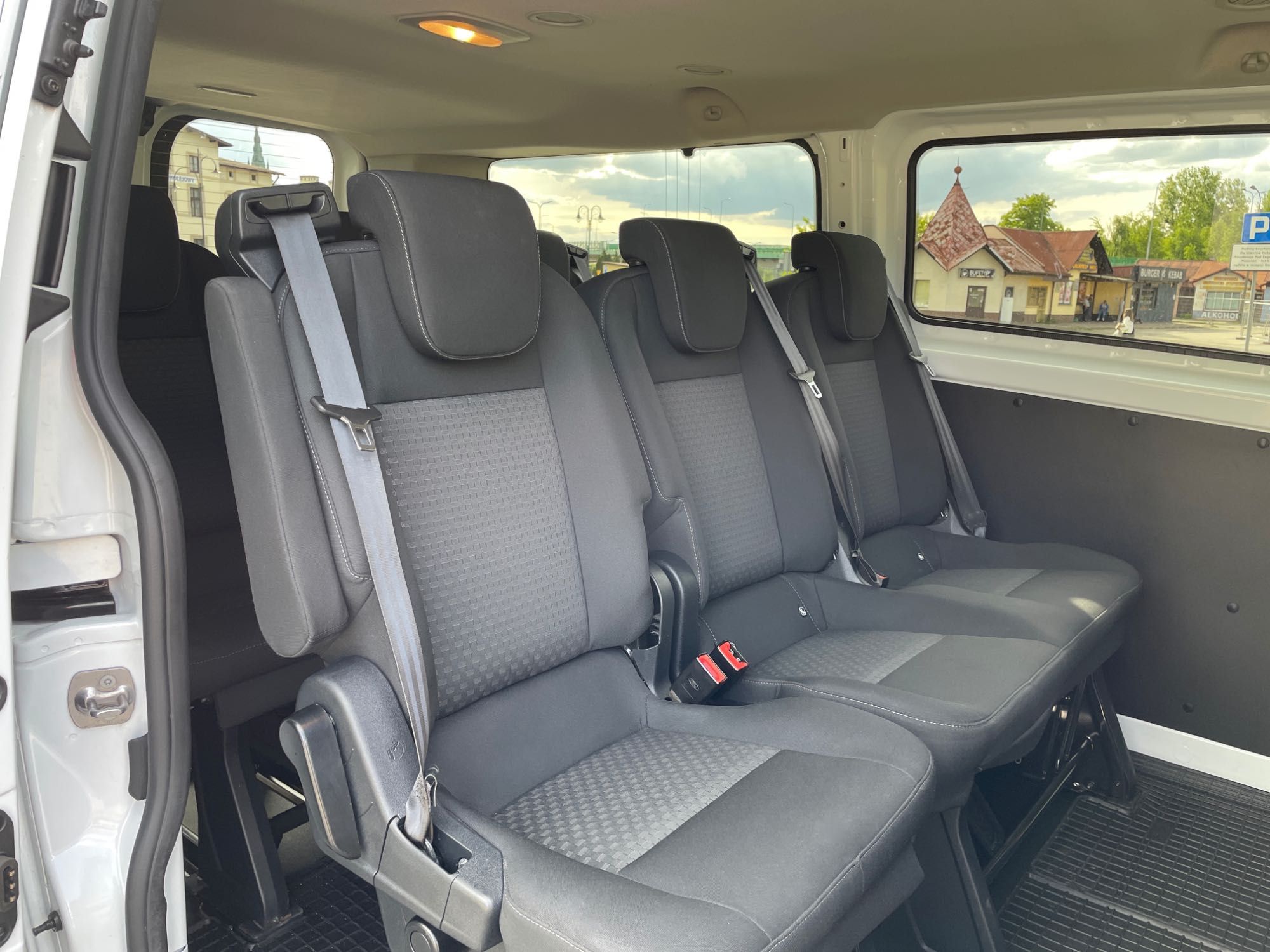 Wynajem busa 9 osobowego Ford Transit Custom – wakacje 2025 Trzebinia