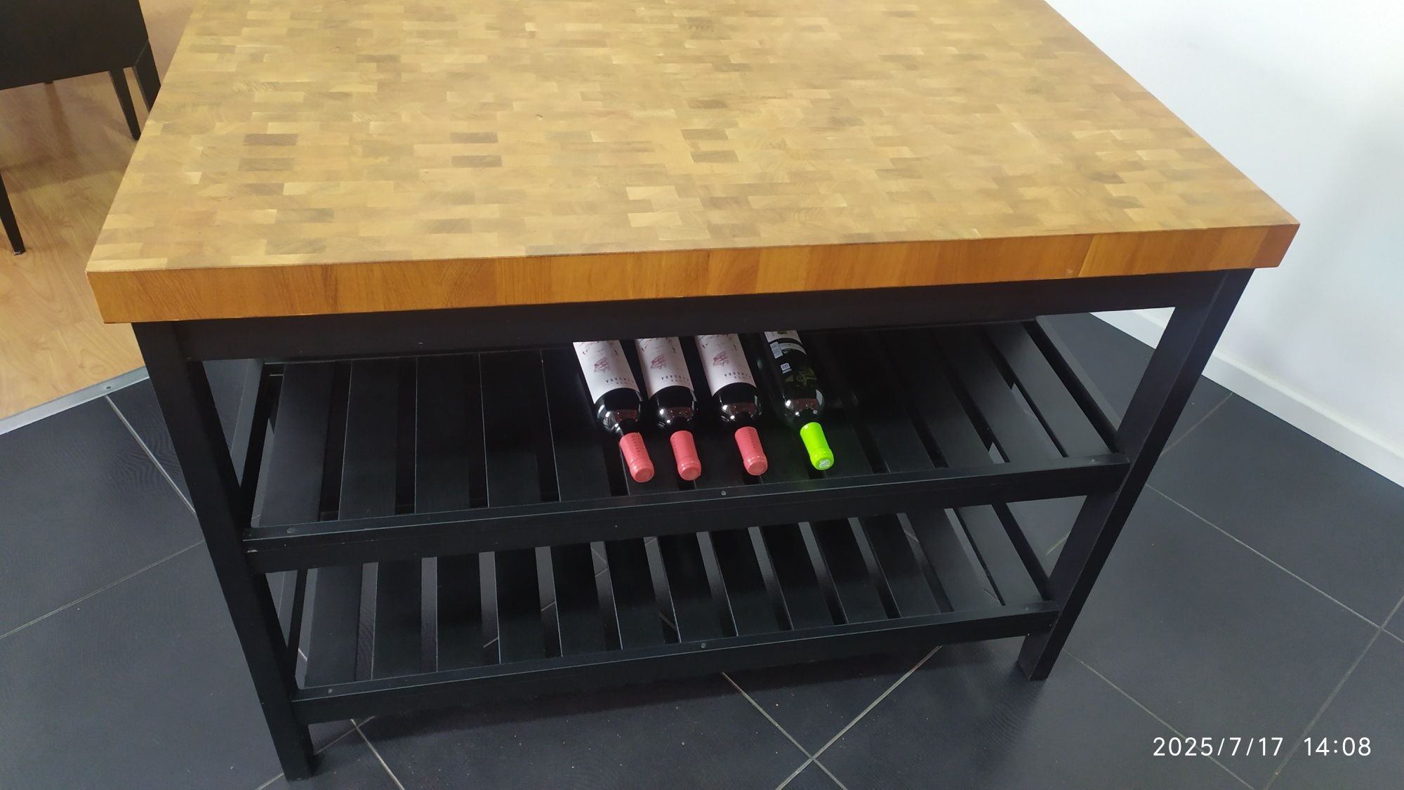 Ilha de cozinha IKEA + bancos altos
