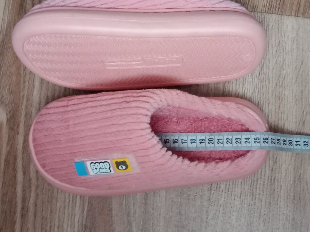 Тапочки женские .