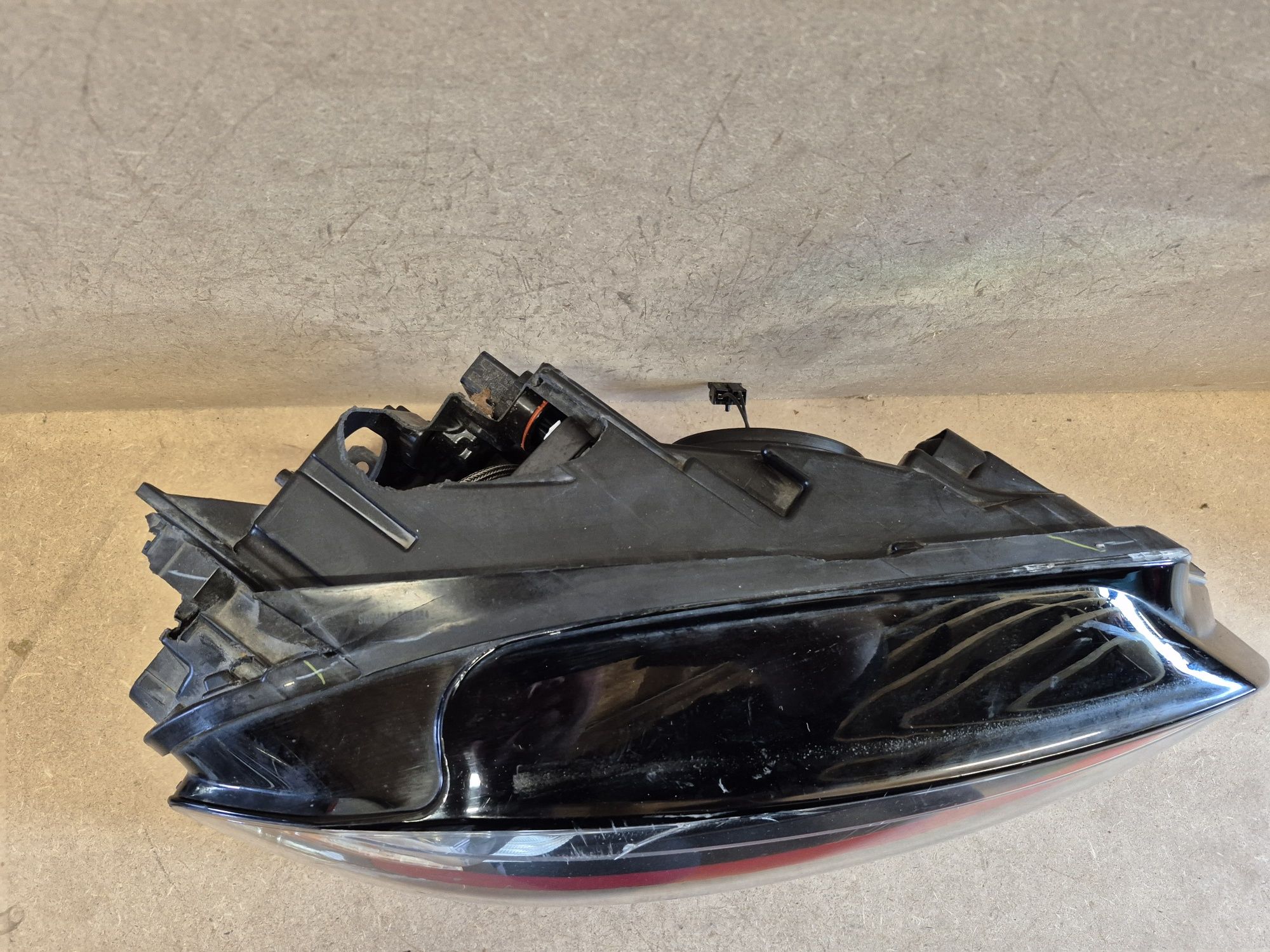 Lampa reflektor bi xenon skrętny led vw Golf 7 GTI  usa Ameryk