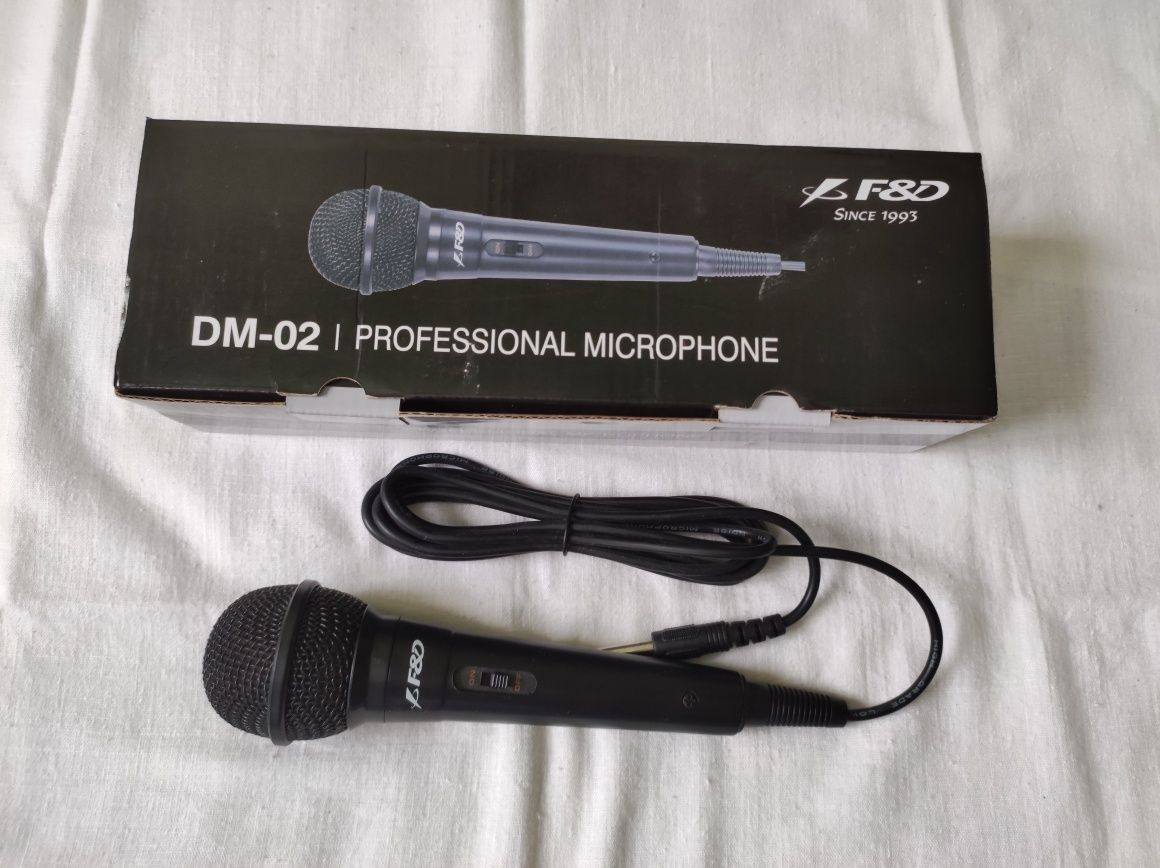 Микрофон динамический проводной F&D DM-02 professional microphone