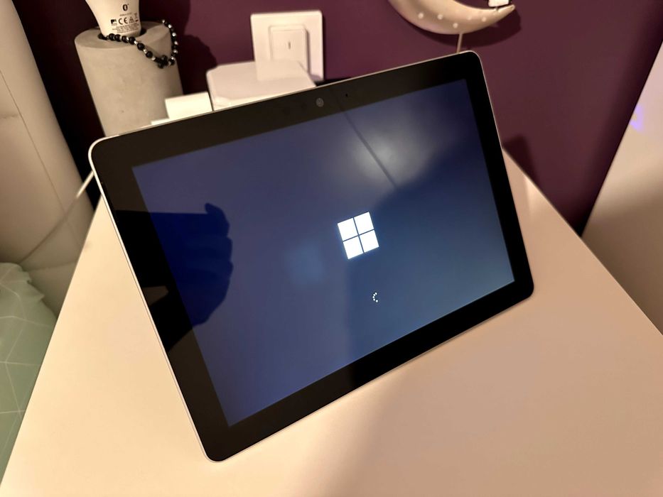 MICROSOFT Surface Go (10'' - Intel Pentium Gold 4415Y - RAM: 4GB)