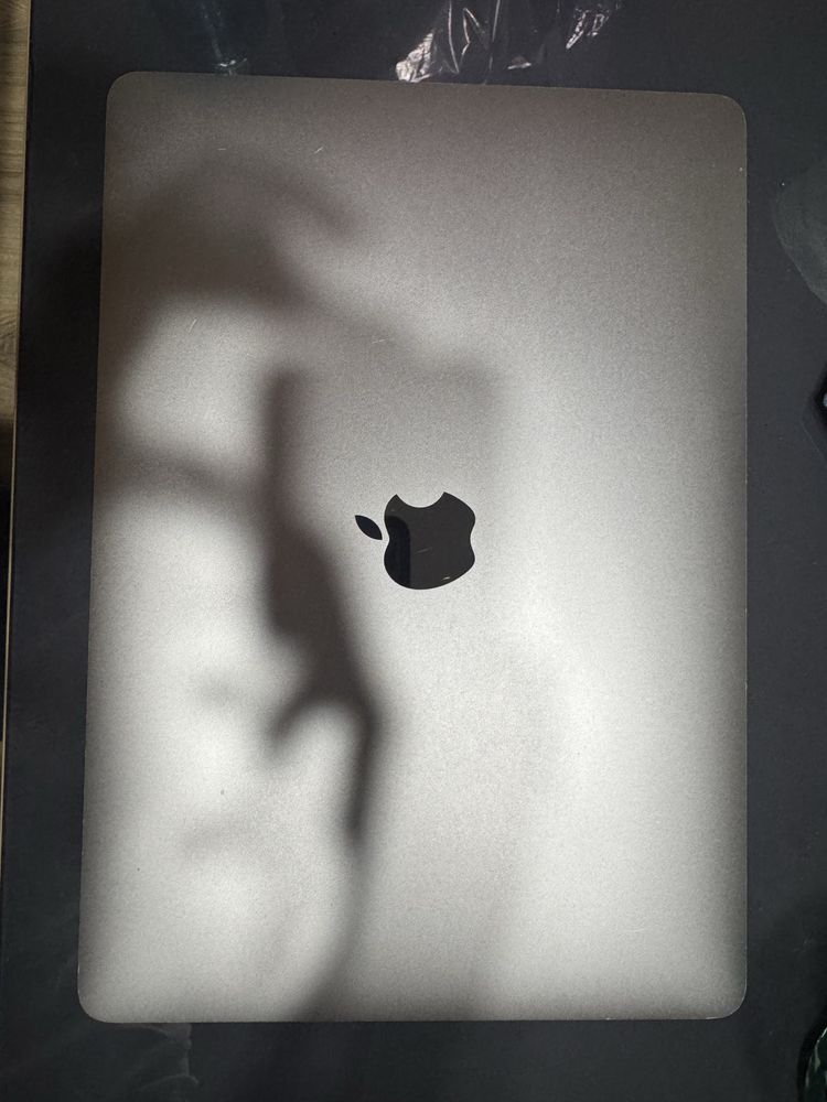 Продам macbook pro 2017 256