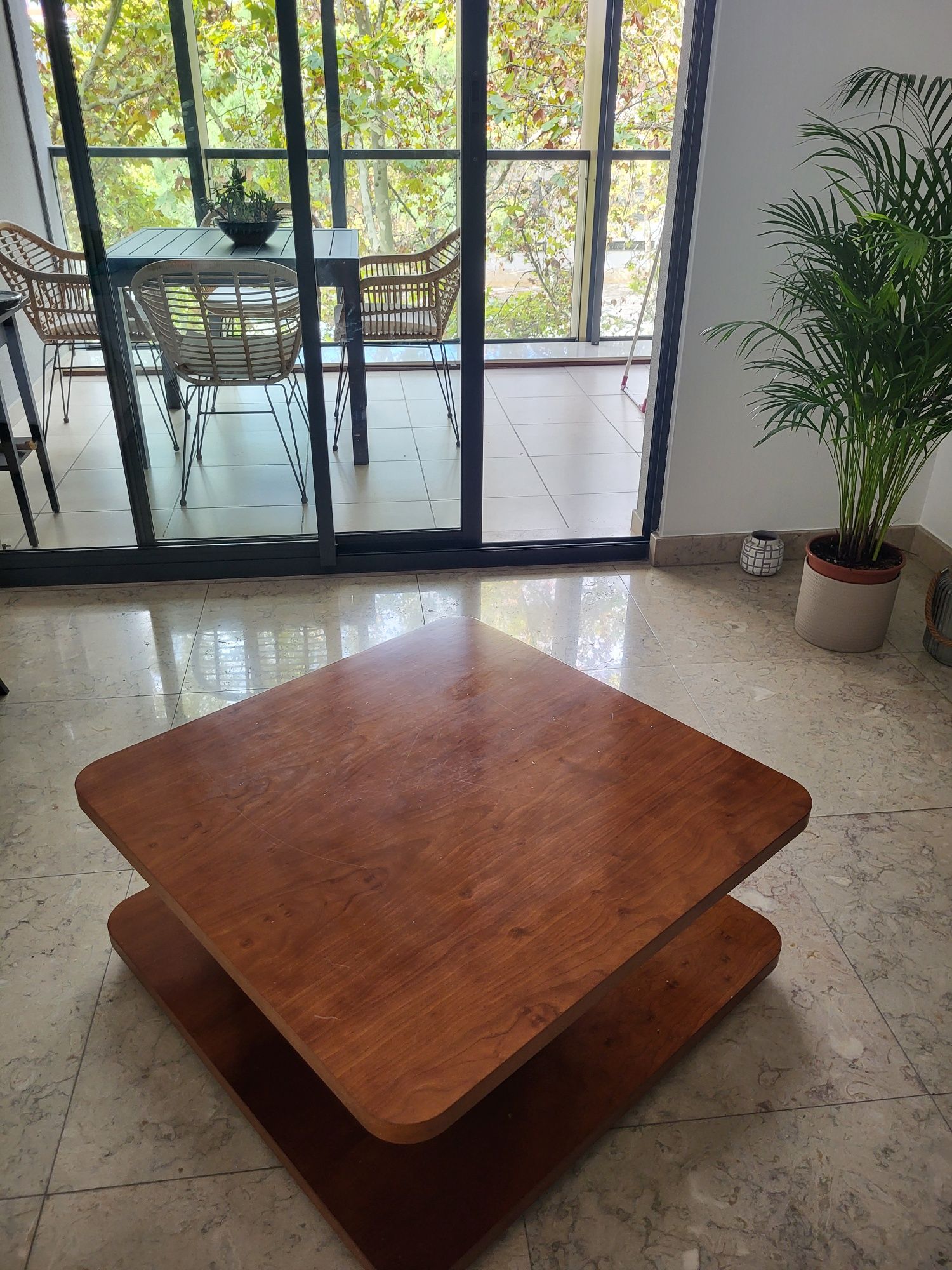 Mesa de centro em cerejeira