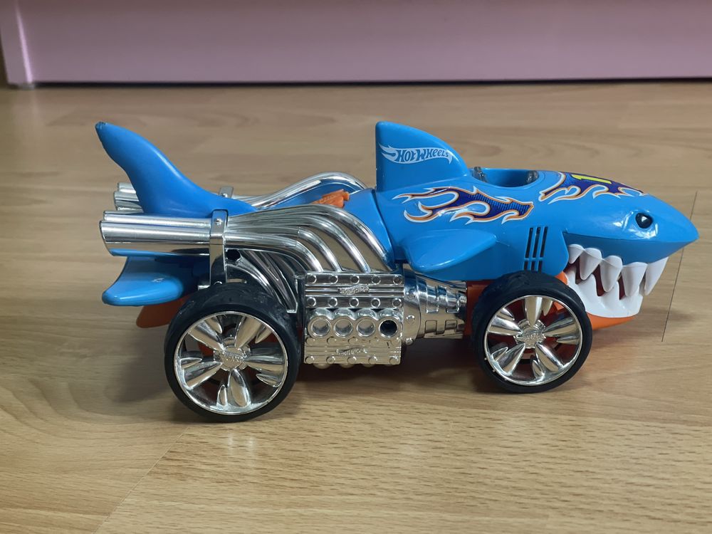 Hot wheels shark велика акула в відмінному стані