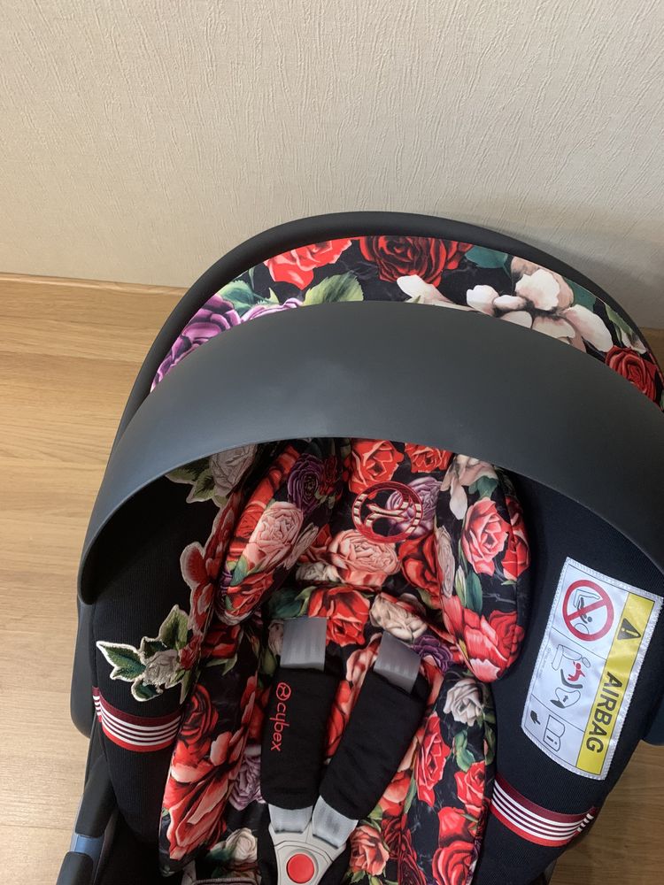 Автокрісло Cybex cloud Z spring blossom dark Сайбекс