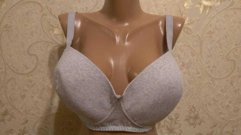 Фирменный бюстгальтер 42d