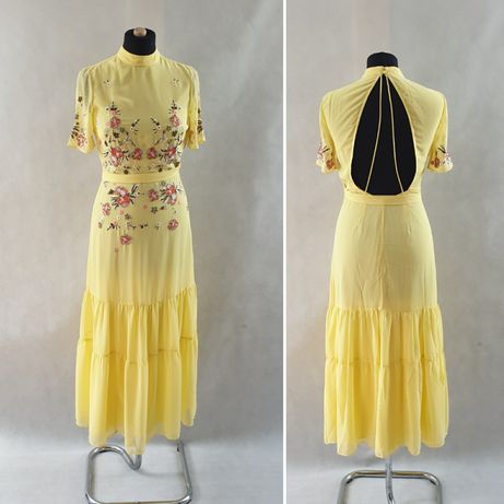 Żółta letnia sukienka ze zwiewnego materiału. Odkryte plecy
