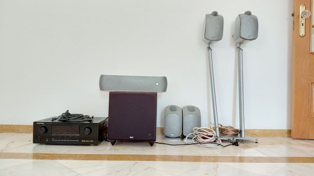 Systema AV Marantz e colunas 7.1 B&W