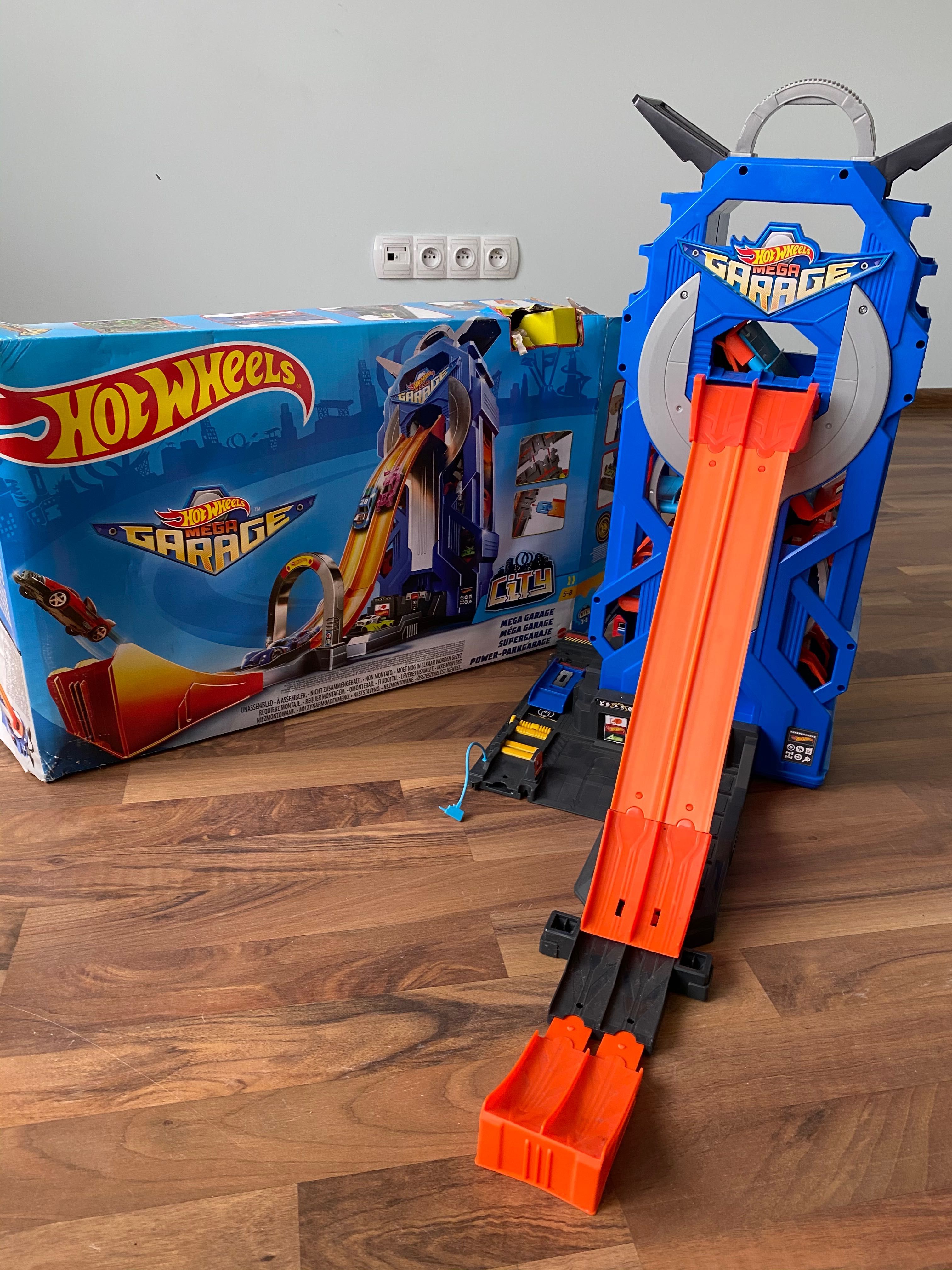 Hot wheels mega garaż