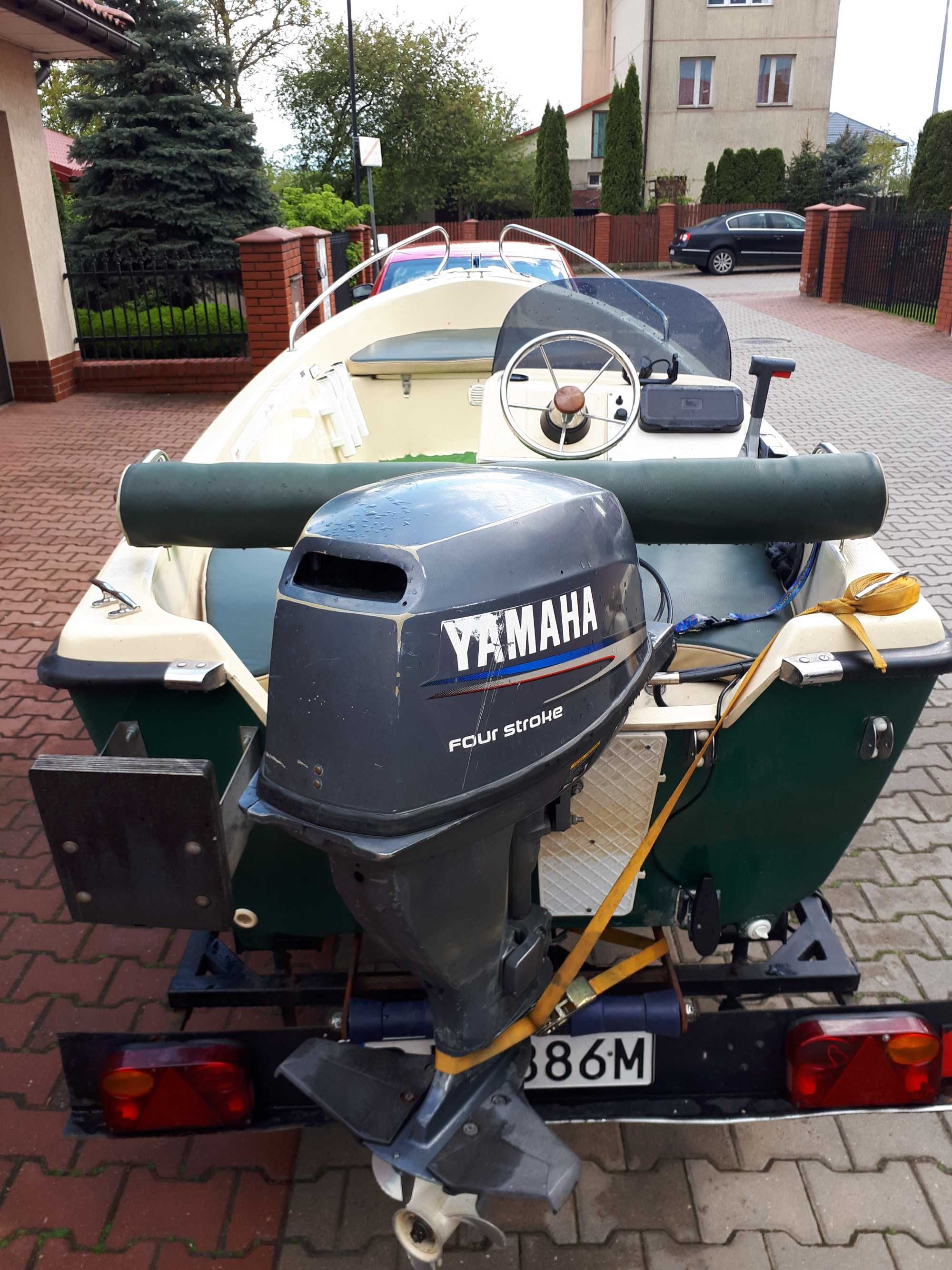 Łódka wędkarska 435 silnik Yamaha 15 KM przyczepka echosonda