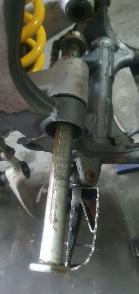 Ośka Wahacza Oś wahacz Śruba Suzuki RMz 250 rok 04-09 kxf 250 r 04-09