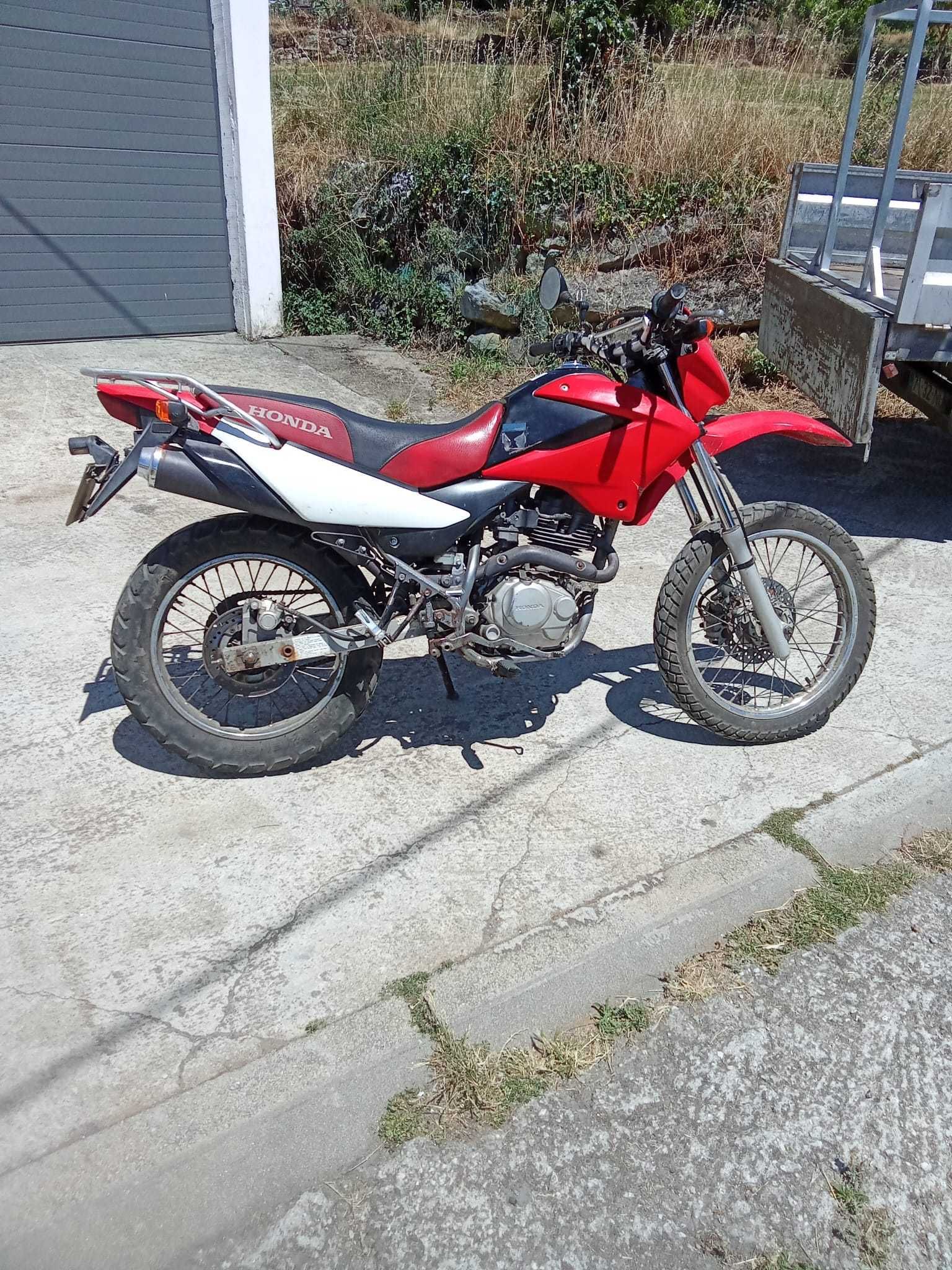 Moto honda 125 .