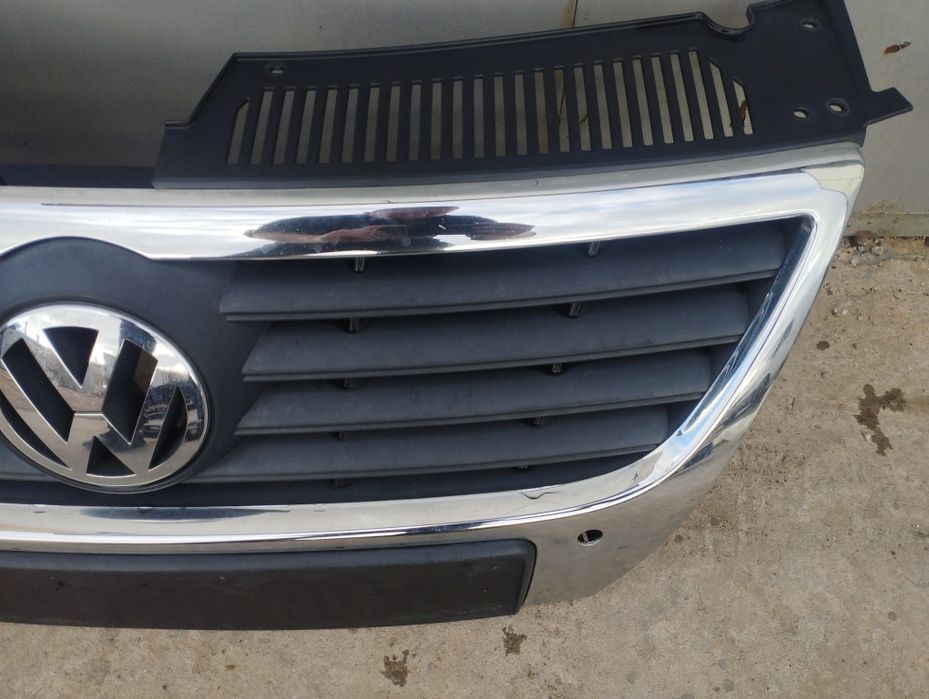 Решетка радиатора Passat B 6