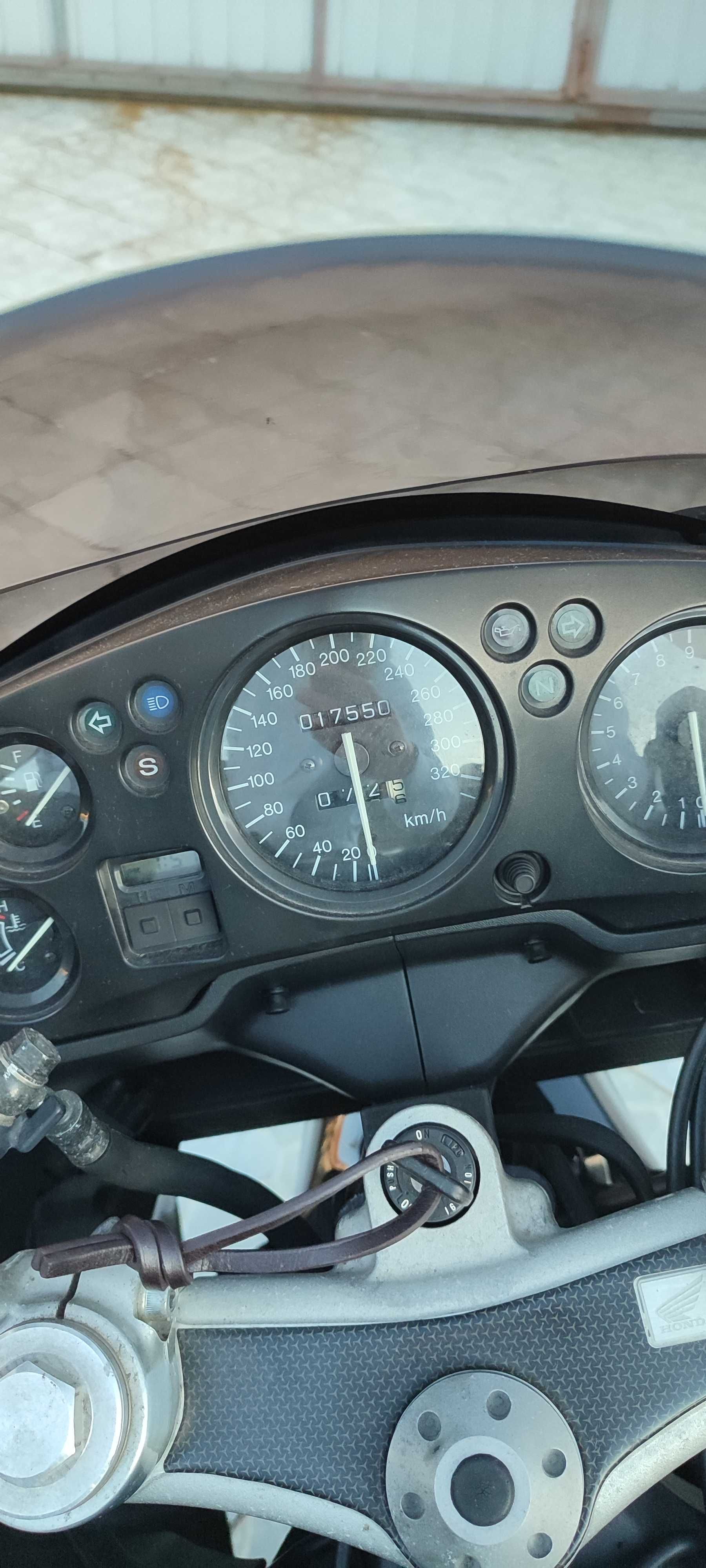 Honda CBR 1100 XX superblackbird
