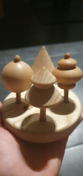 Дзиґи дерев'яні, набір з підставкою