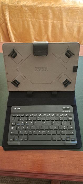 Capa Teclado Universal 10.1'' (Teclado Português - Preto)
