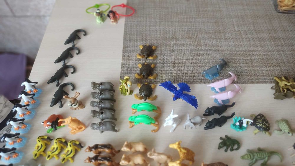 Іграшки кіндер тварини ,принцеси,Гаррі Поттер.